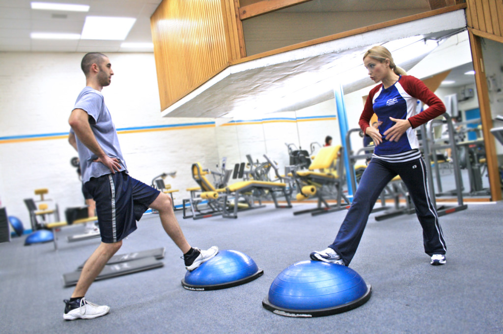Gym image showing working out with a personal trainer as a form of accountability